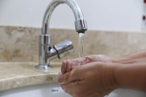 Manutenção da rede deixa áreas de Arniqueira sem água nesta quinta-feira (11)