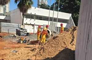 Mão de obra carcerária é usada em reformas de prédios públicos