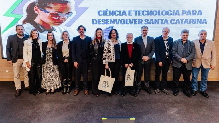 MCTI anuncia supercomputador para pesquisas em inteligência artificial na UFSC e reforça investimentos em ciência e inovação em Santa Catarina