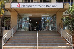 No Dia Mundial da Doença Falciforme, Hemocentro entrega carteirinhas de identificação a pacientes