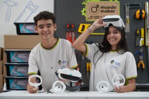 Óculos de realidade virtual chegam a 104 escolas estaduais