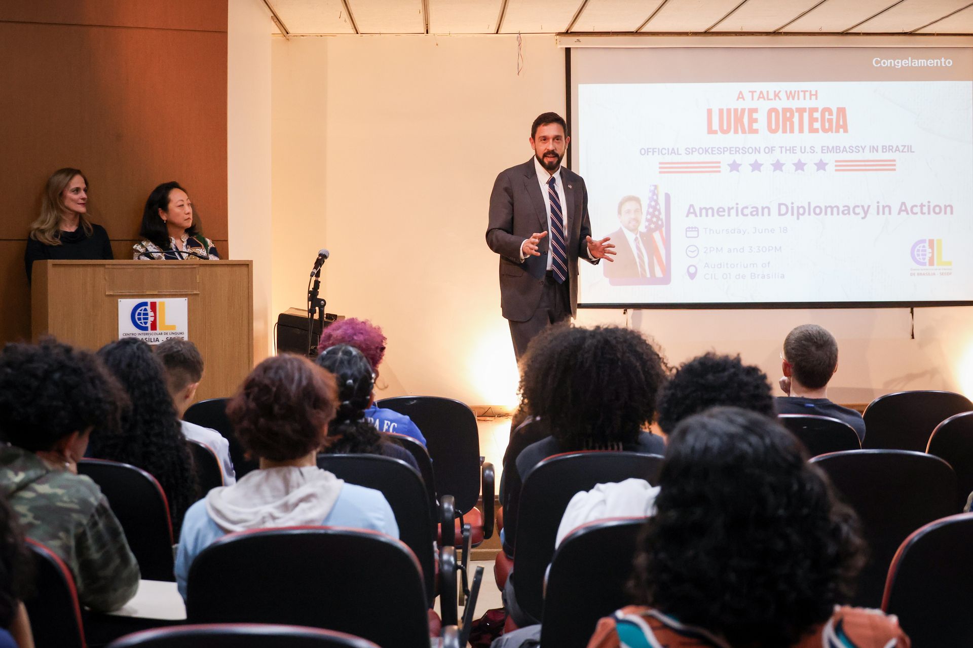 Porta-voz da Embaixada dos EUA visita CIL 01 e dialoga sobre temas gerais com estudantes
