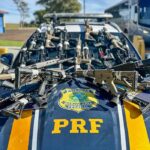 PRF apreende 26 fuzis durante abordagem a caminhão no Paraná