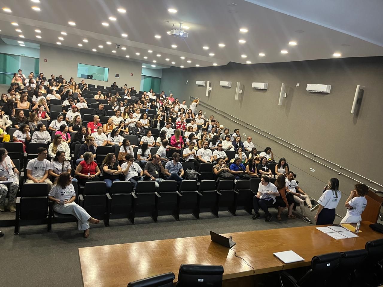 Simpósio discite a valorização da formação técnica em saúde