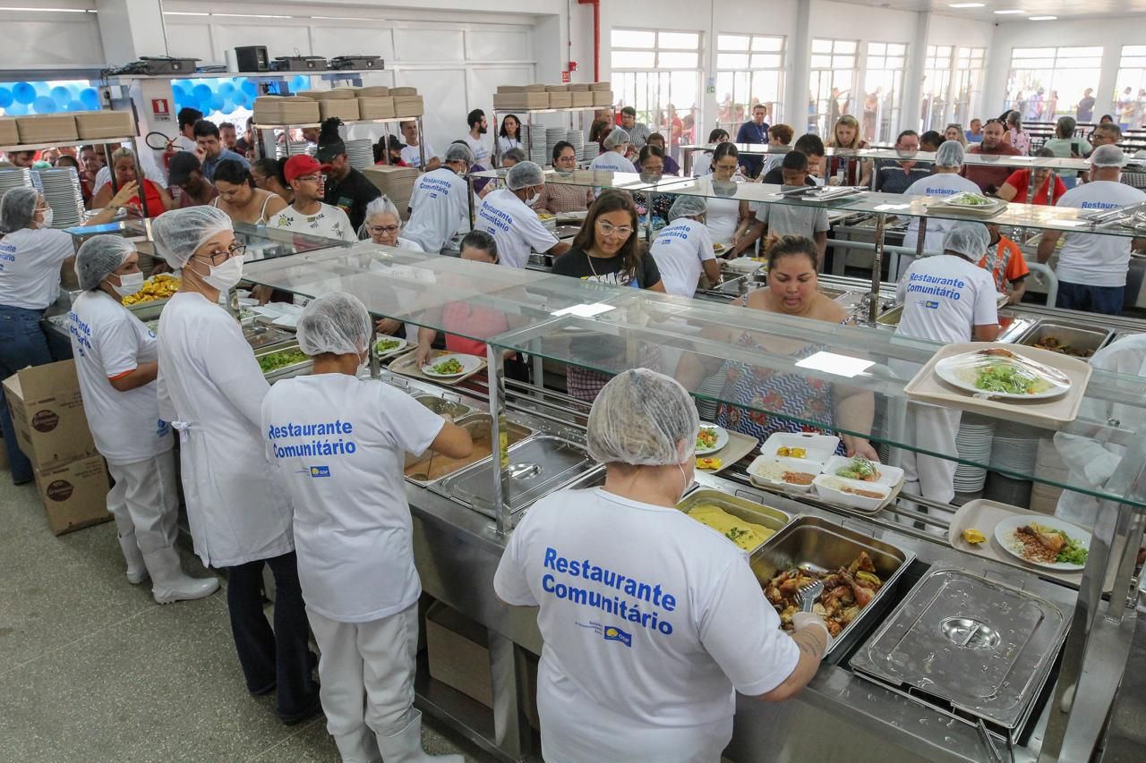 Usuários dos restaurantes comunitários de Ceilândia Norte e Estrutural têm transporte gratuito para almoçar em outras unidades