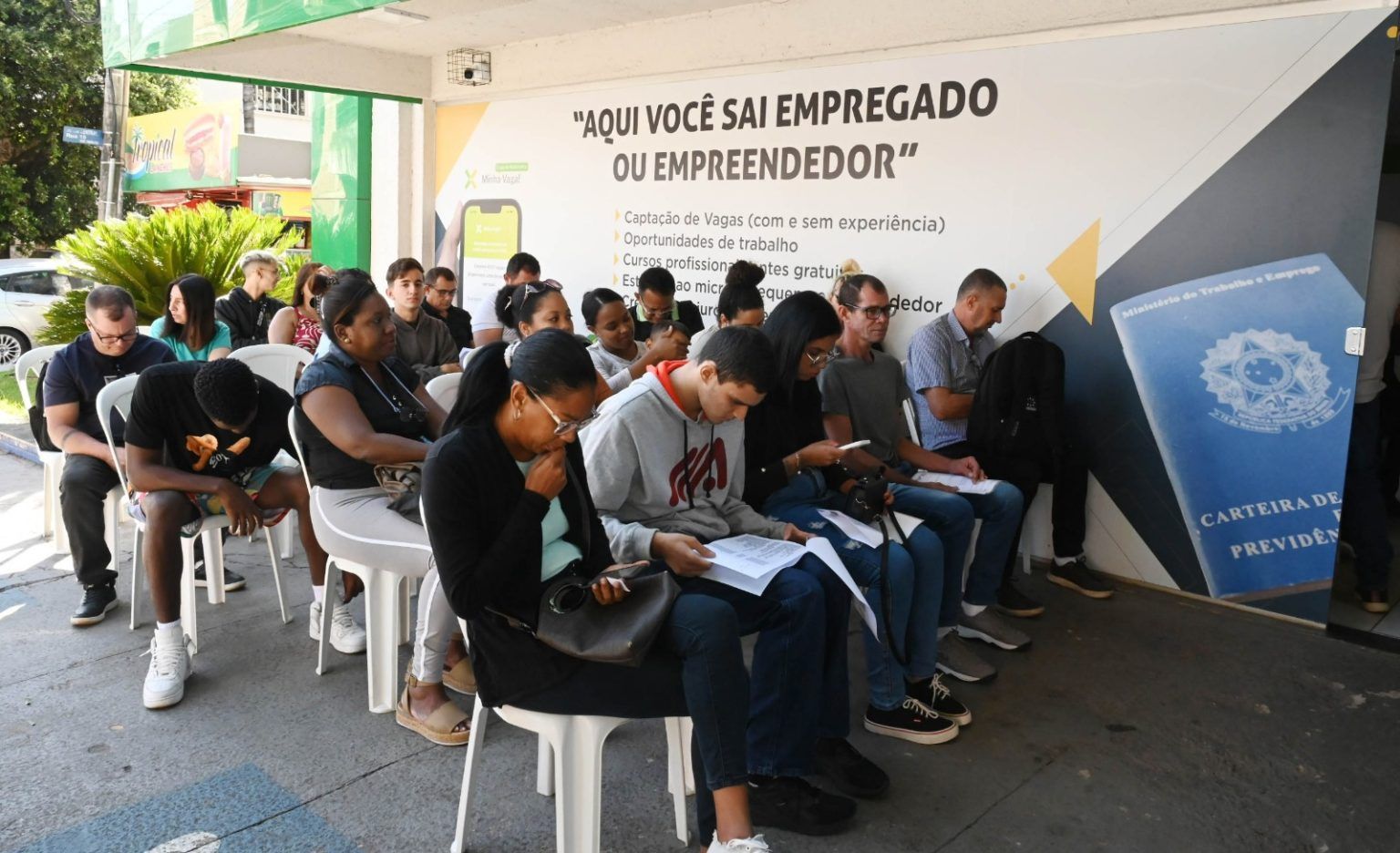 Vagas para jovem aprendiz: feirão oferece mais de mil oportunidades em Goiânia