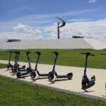 Ação educativa orienta o uso seguro de patinetes elétricos