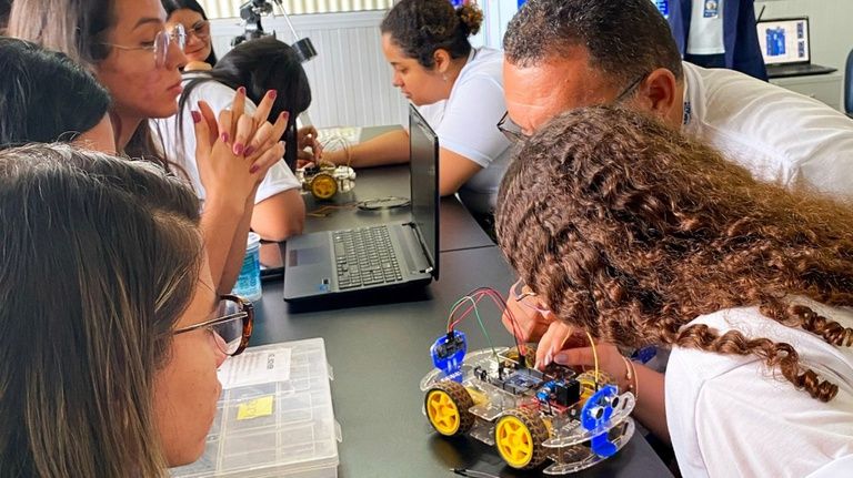 AEB e UFRN recebem inscrições para escolas públicas e bolsistas no programa Meninas no Espaço