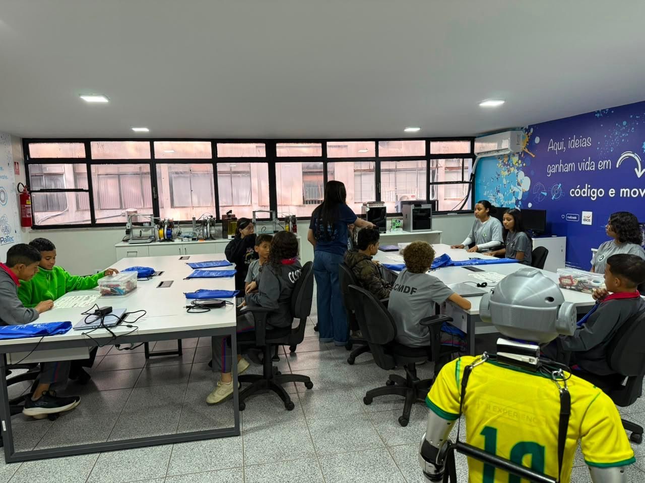 Alunos de escola do Lago Norte iniciam formação em robótica e inovação tecnológica