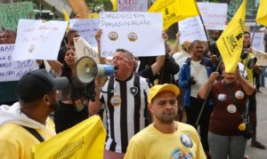 Camêlos protestam contra programa da prefeitura no Rio