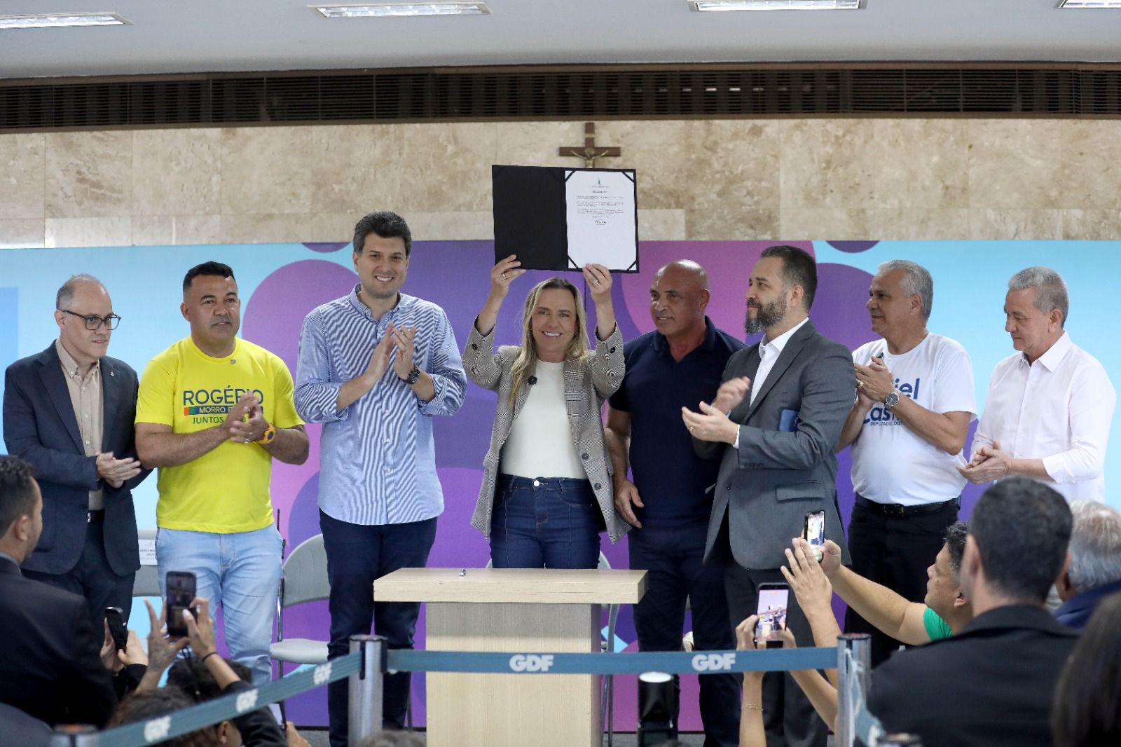 Celina sanciona leis que criam as RAs da 26 de Setembro e de Ponte Alta