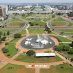 Como funcionam os ônibus turísticos e os centros de atendimento para conhecer Brasília