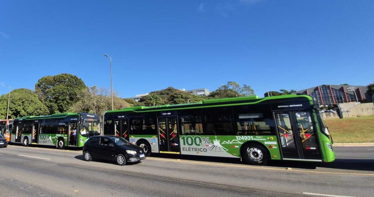 Dezoito ônibus elétricos chegam à frota do transporte público
