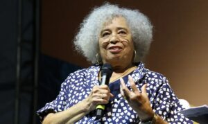 Flip: Angela Davis cita pensadores brasileiros e critica gentrificação