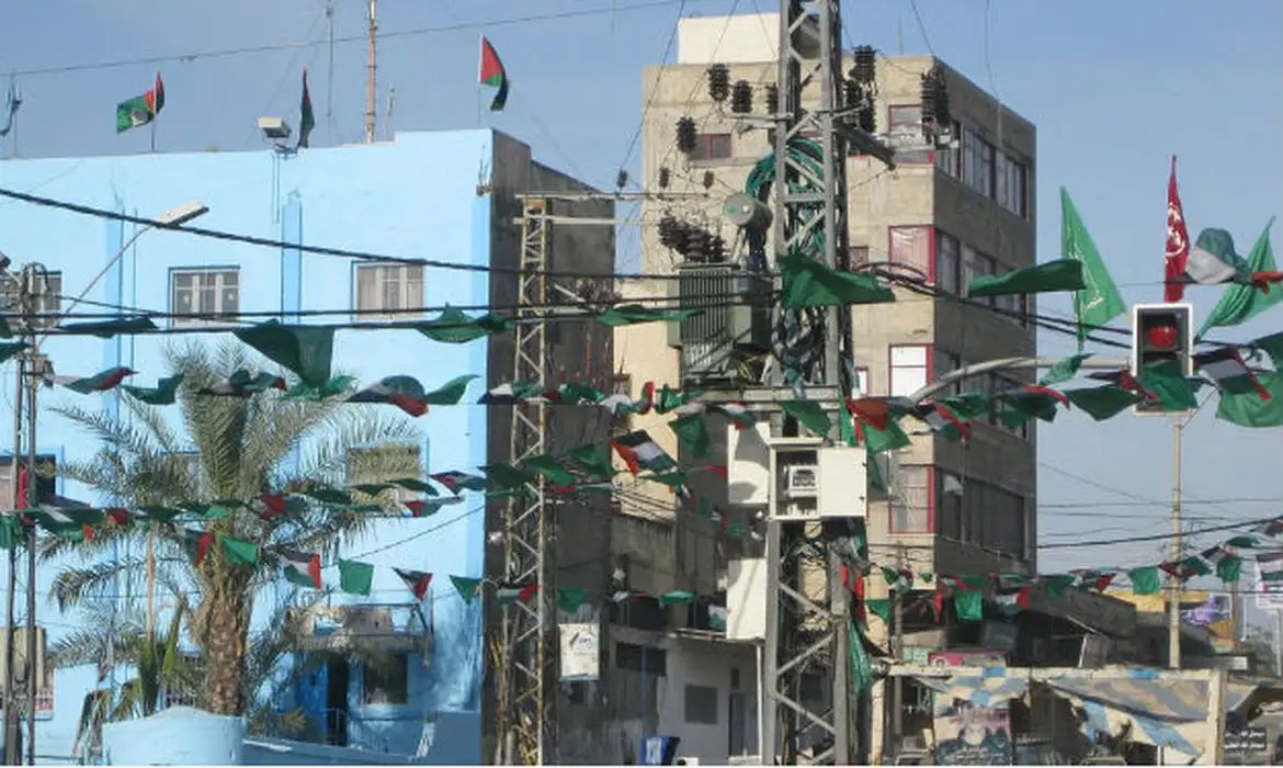 Hamas dissolve governo de Gaza