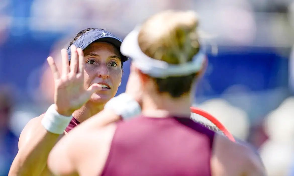 Luisa Stefani avança às oitavas de final nas duplas em Wimbledon