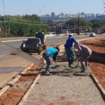 Novas calçadas na EPCV ampliam mobilidade dos pedestres