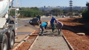 Novas calçadas na EPCV ampliam mobilidade dos pedestres