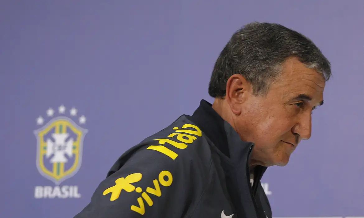 Parreira permanece internado na UTI com quadro de infecção pulmonar