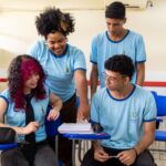 Pesquisa registra melhora na aprendizagem dos estudantes após restrição a celulares
