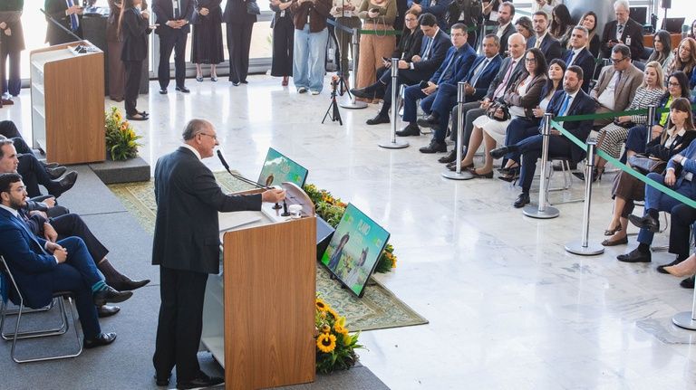 Plano Safra 2026/2027 amplia crédito para o agro e reforça papel da ciência e da inovação na modernização do campo