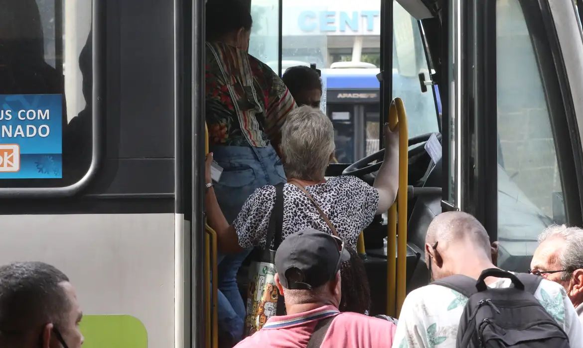 Rodoviários do Rio participam de audiência de conciliação