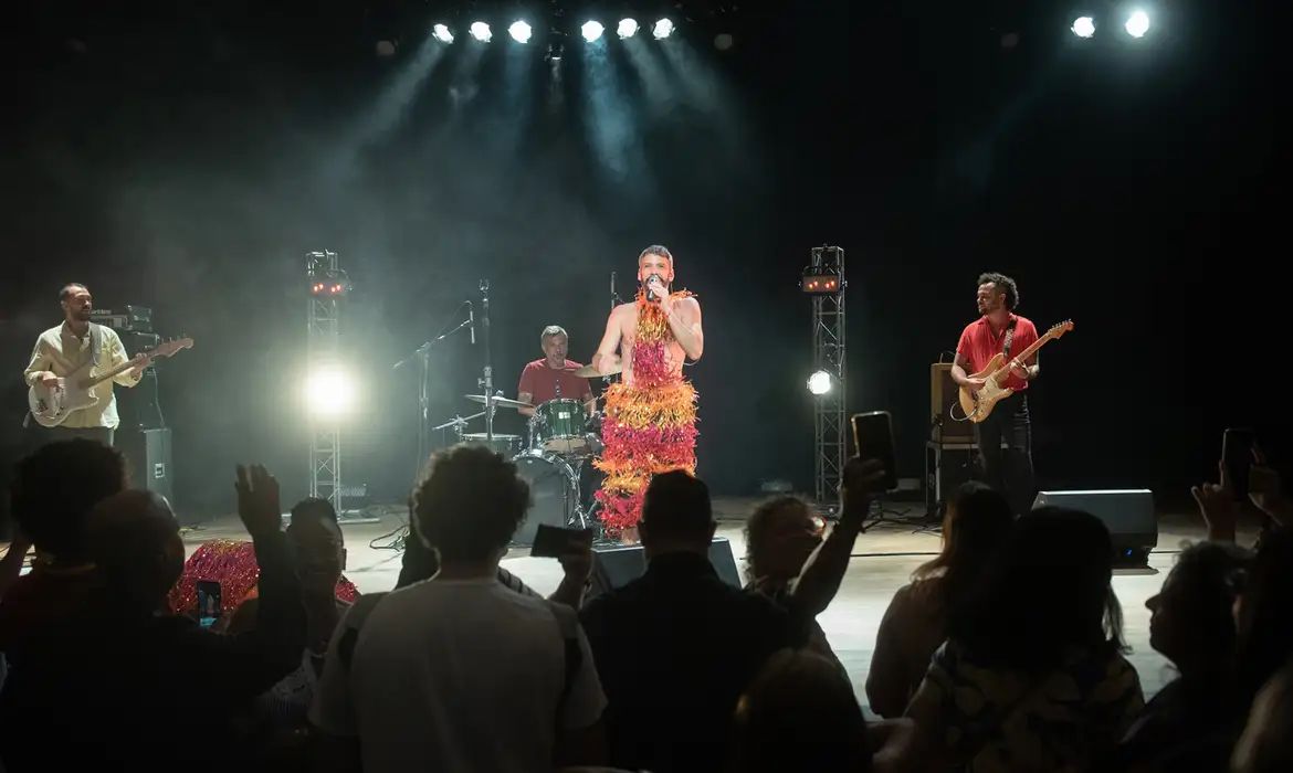 TV Brasil: Cena Musical apresenta show do cantor pernambucano Almério