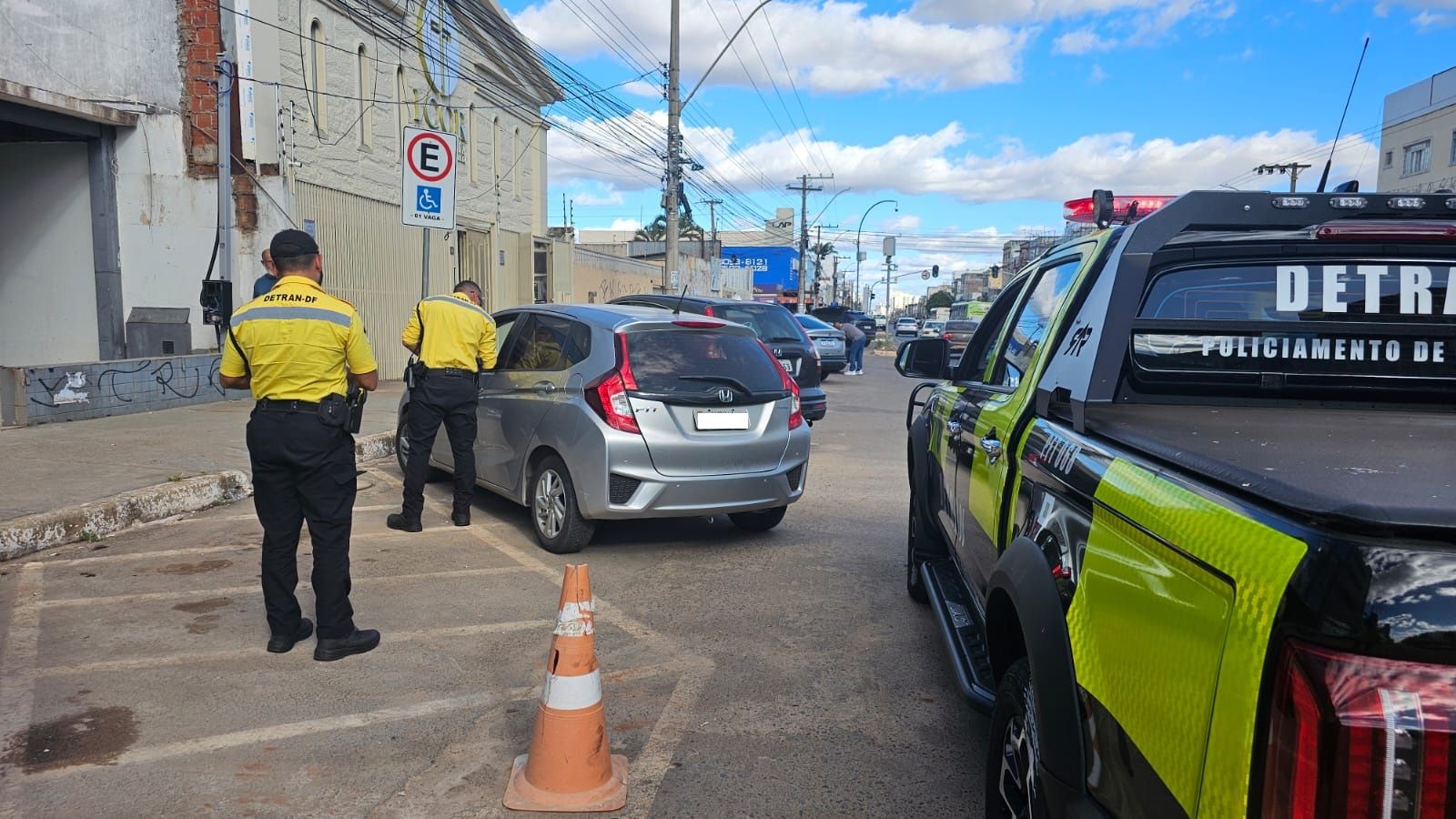 Vaga de estacionamento especial é só para quem tem credencial