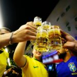 Vai beber durante os jogos da Copa? Consumo exige atenção