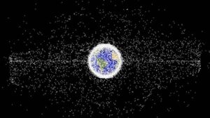Você sabe o que é lixo espacial? Os objetos abandonados no espaço já mudam a forma como satélites são projetados e operados