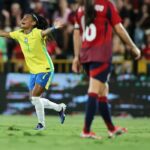 Câmara aprova lei com medidas para promover futebol feminino no país