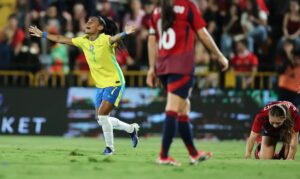 Câmara aprova lei com medidas para promover futebol feminino no país
