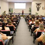 Cerca de 120 professores municipais de Matemática participam de formação com jogos educativos para educação financeira