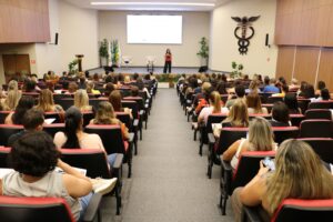 Cerca de 120 professores municipais de Matemática participam de formação com jogos educativos para educação financeira