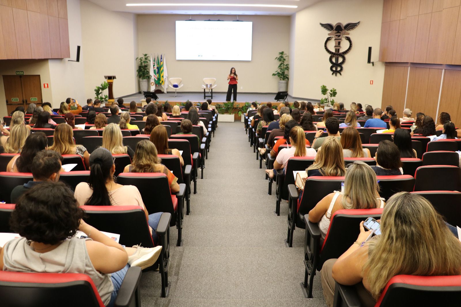 Cerca de 120 professores municipais de Matemática participam de formação com jogos educativos para educação financeira