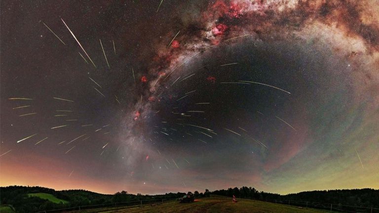 Chuva de Meteoros Perseidas atravessa o céu do País