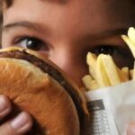 Controle do colesterol deve começar na infância, alerta cardiologista
