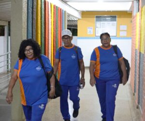 Educação de jovens e adultos da Prefeitura transforma trajetória de família que voltou a estudar na mesma sala