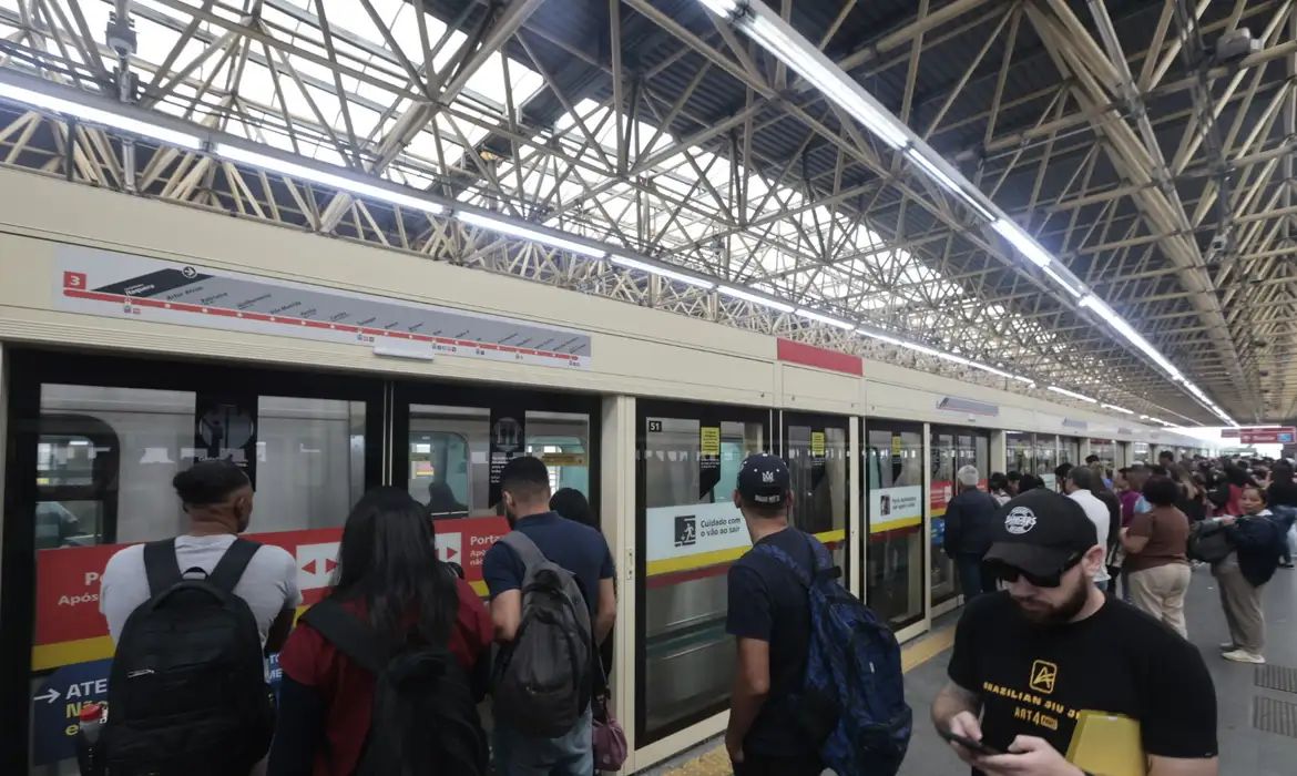 Governo de SP diz que não haverá demissões de funcionários da CPTM