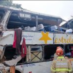 Oito pessoas morrem em tombamento de ônibus em Petrópolis