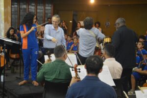 Orquestra Sinfônica de Goiânia recebe alunos da rede municipal em concerto exclusivo