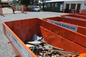 Podas e galhadas podem ser descartadas gratuitamente nos papa-entulhos