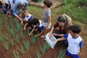 Prefeitura e Senar promovem curso de Implantação e manejo de horta escolar em escolas