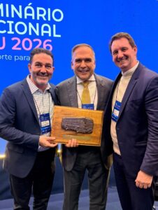 Sandro Mabel recebe homenagem pelo fortalecimento do transporte público de Goiânia