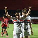 São Paulo vence Vitória e assume liderança do Brasileirão Feminino