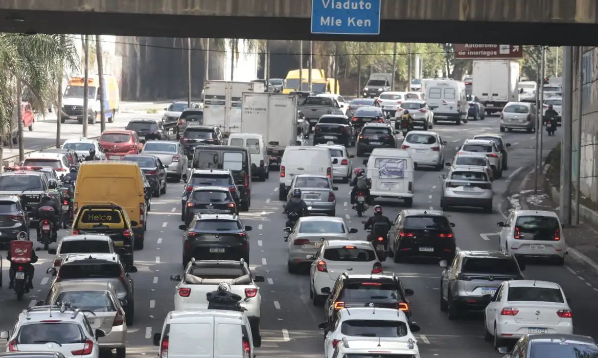 SP: segundo dia de greve paralisa parcialmente três linhas da CPTM