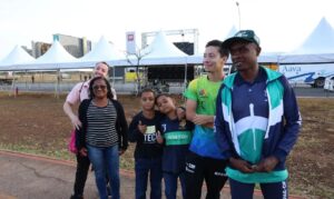 Público madruga para assistir ao desfile na Esplanada dos Ministérios