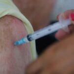 Rio amplia vacinação contra a covid-19 para idosos e trabalhadores