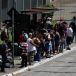 Motoristas de ônibus fazem paralisação na zona sul de São Paulo