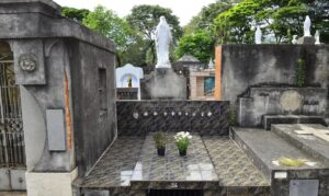 Polícia de SP investiga venda de dados de mortos a funerárias